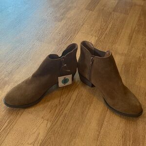 Kensie Gazelle Brown Suede Short Ankle Bootie Boots